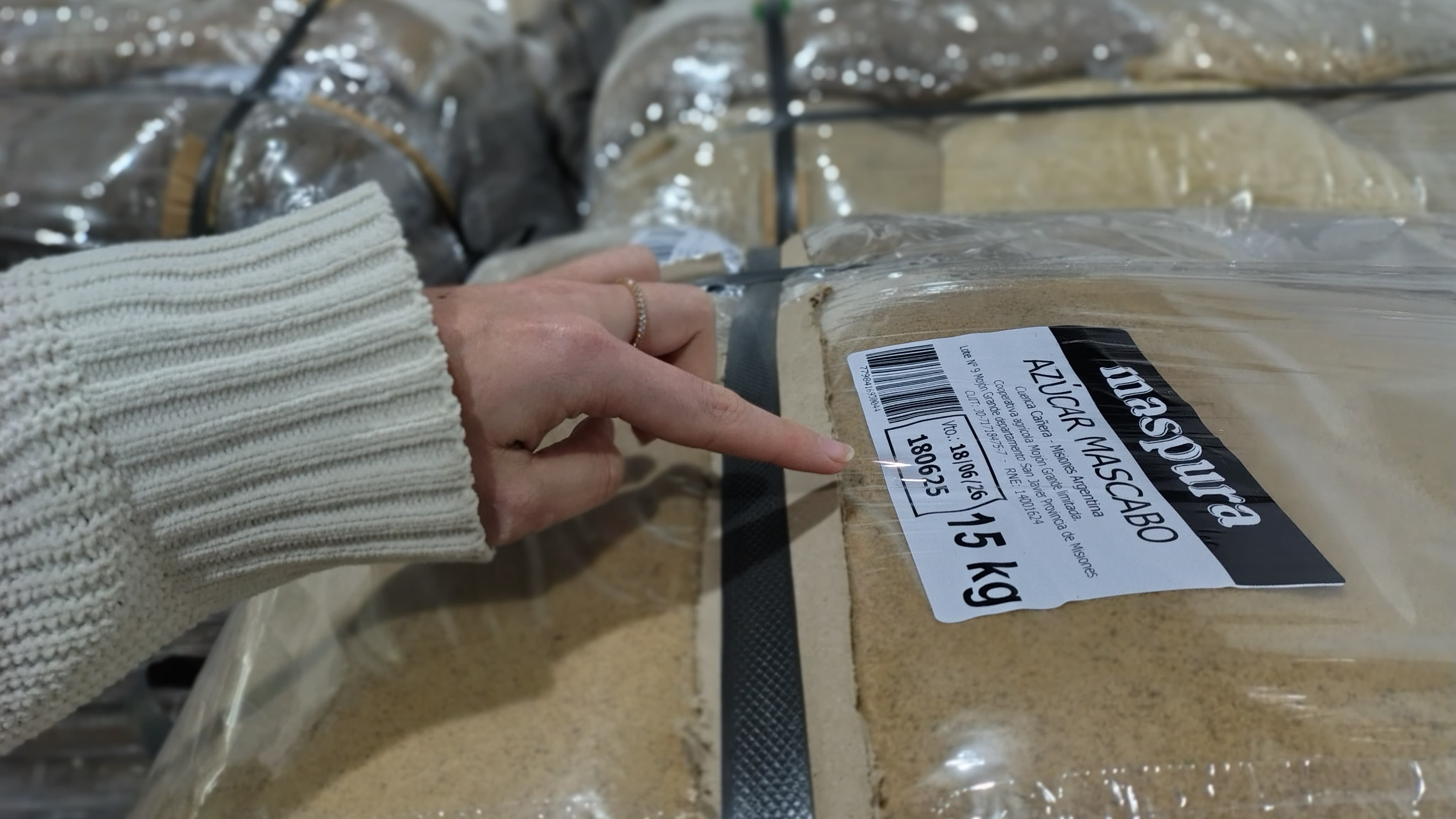 Nueva carga de azúcar mascabo misionera rumbo a Cachafaz